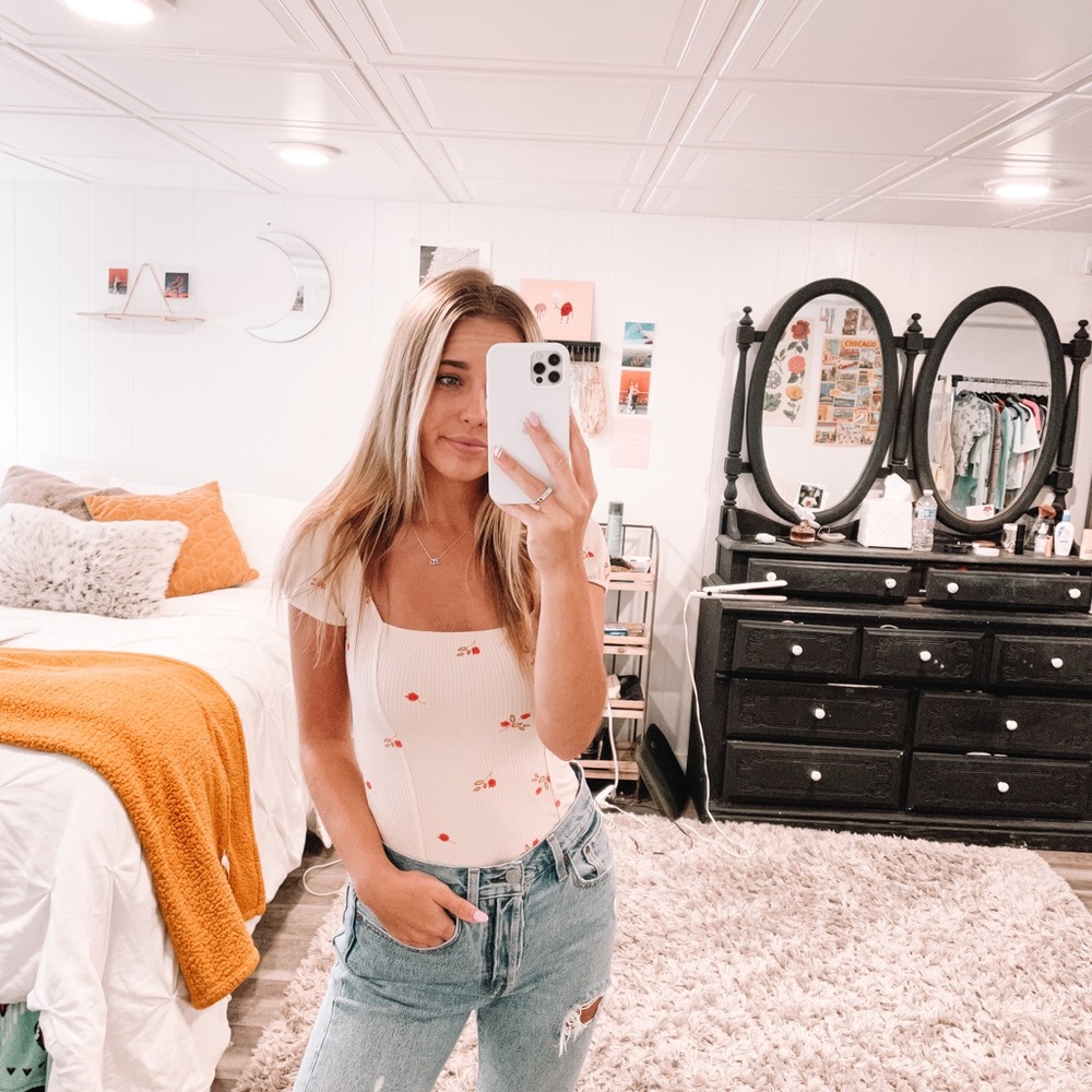 Urban Outfitters Cream Floral Bodysuit!! - Picture 6 of 8